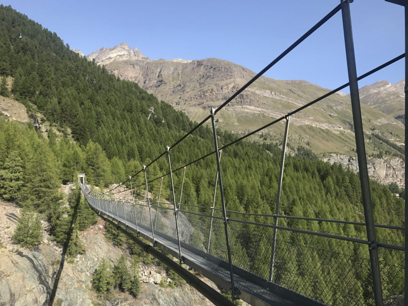 Wandern bei der Hängebrücke in Zermatt