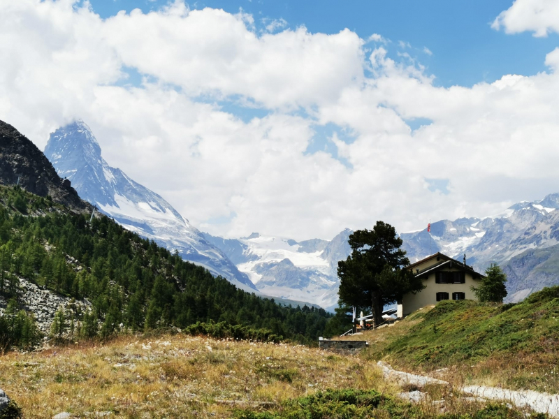 Ze Sweejinu Mountain Lodge & Matterhorn in the back